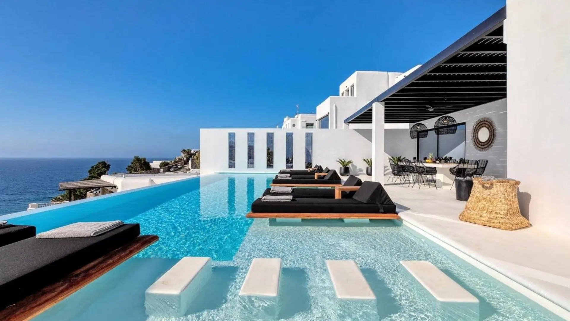 Phenomenal Mykonos Villa 6 Bedrooms Villa Paradise View Panoramic Sea Views Private Infinity Pool Psarou Beach Grækenland