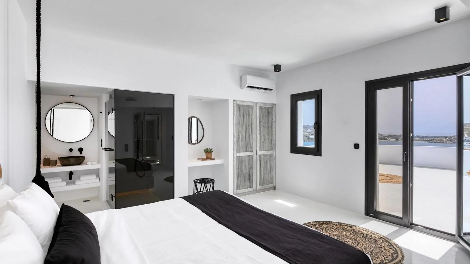 Phenomenal Mykonos Villa 6 Bedrooms Villa Paradise View Panoramic Sea Views Private Infinity Pool Psarou Beach Grækenland
